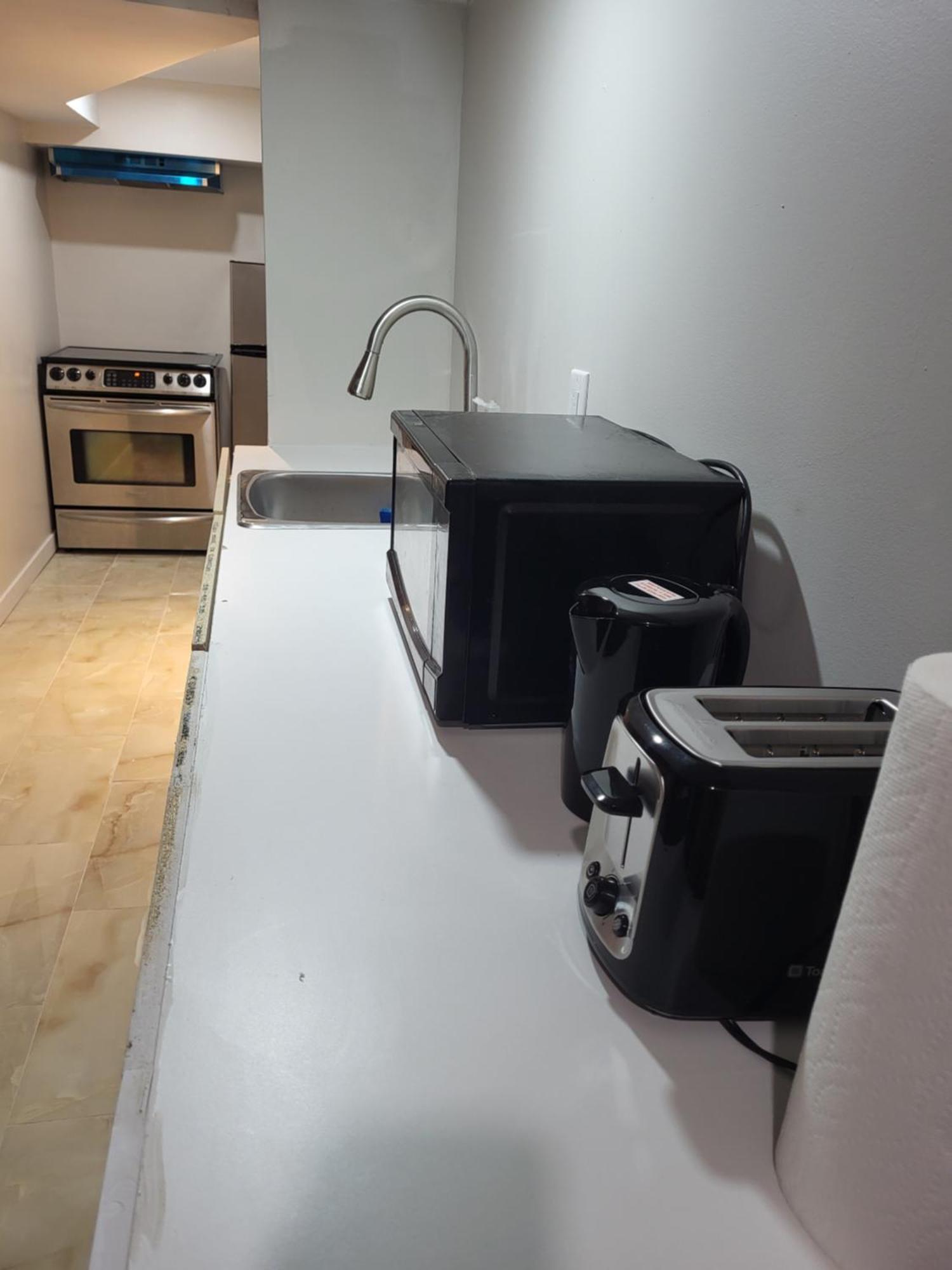 Cozy Room Basement With Separate Entrance แบรมพ์ตัน ภายนอก รูปภาพ